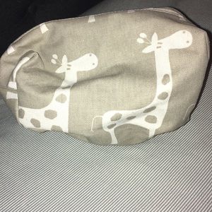 NWOT Giraffe Makeup Bag